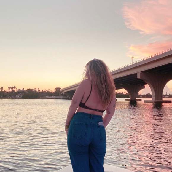 Profile Picture of Olivia Scully (@liviascully) on Poshmark