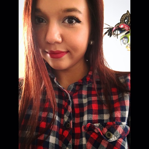Profile Picture of Lizzie Bobkovich (@lbobkovich) on Poshmark