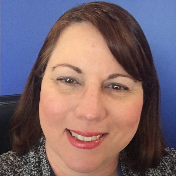 Laurie De mello - Poshmark Profile Picture of Laurie De mello (@demello7) on Poshmark