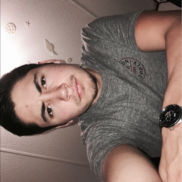 Profile Picture of Erick Tolentino (@ericktole) on Poshmark