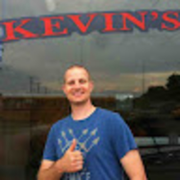 Profile Picture of Kevin Essary (@kevinessary) on Poshmark