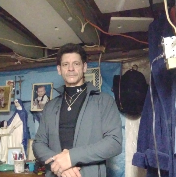 Profile Picture of Richard Michael (@richp6112) on Poshmark