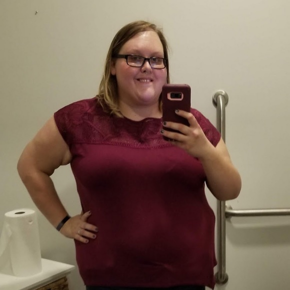Profile Picture of Krissy Davis (@rainbowkris1987) on Poshmark