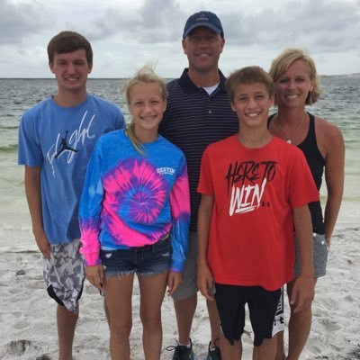 Profile Picture of Lynn Fitzpatrick (@LynnFitz22) on Twitter