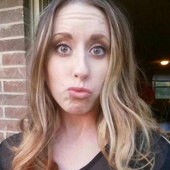 Profile Picture of Julia Watkins (@juliaann93) on Poshmark