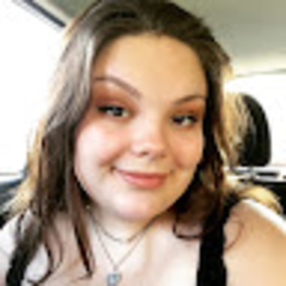 Profile Picture of Jadyn Heinle (@jadynheinle) on Poshmark