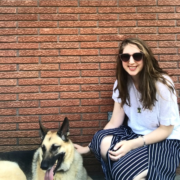 Profile Picture of Lindsay Zervopoulos (@lzervo) on Poshmark