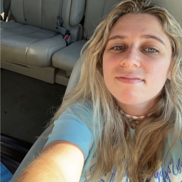 Profile Picture of Danielle Winnegar (@dwinnegar) on Poshmark