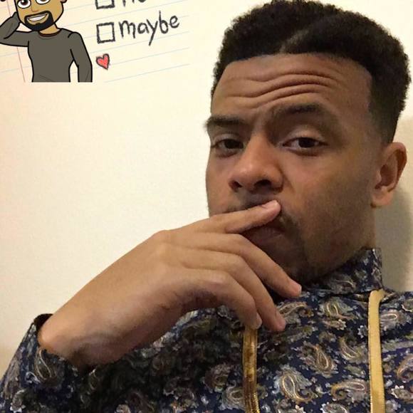 Profile Picture of Deandre Andrews (@deandre_andrews) on Poshmark