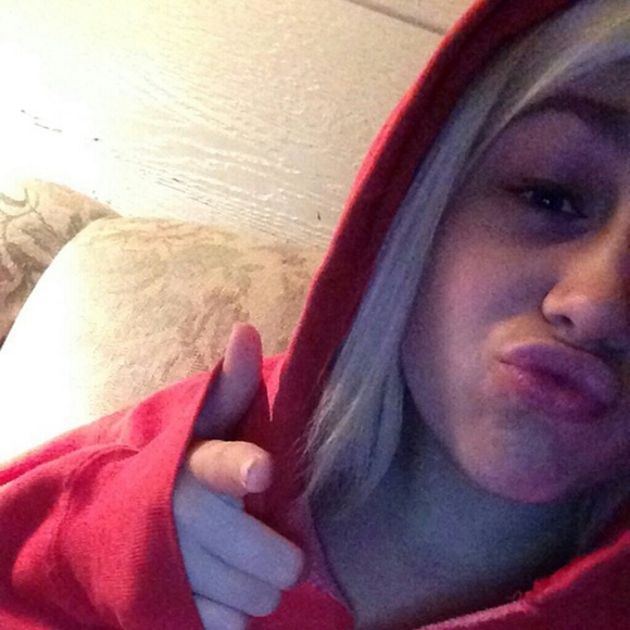 Profile Picture of Megan Oldenburg (@meggs_26) on Poshmark