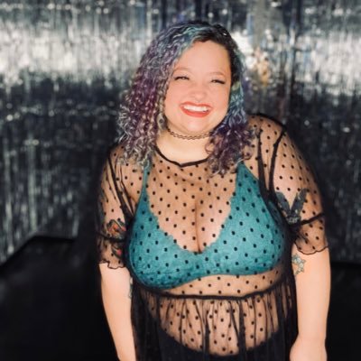Profile Picture of 𝓒𝓱𝓵𝓸𝓮 (@Chloe_Hackett1) on Twitter