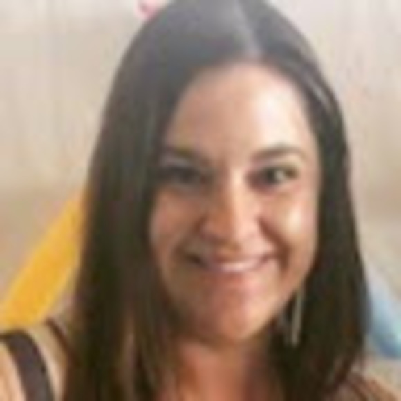 Profile Picture of Melanie Gartman (@melaniegartman) on Poshmark