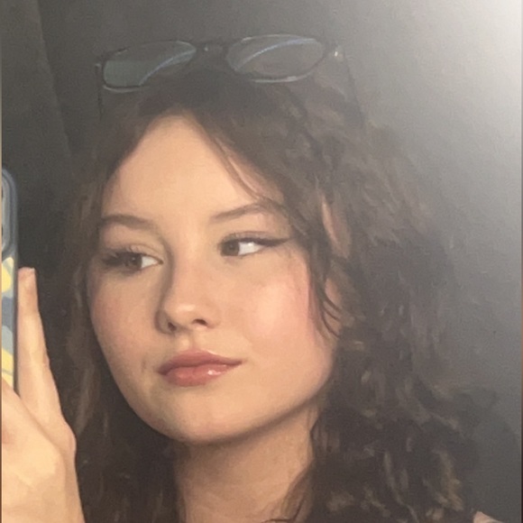 Profile Picture of Anslee Williams (@ansleekay) on Poshmark