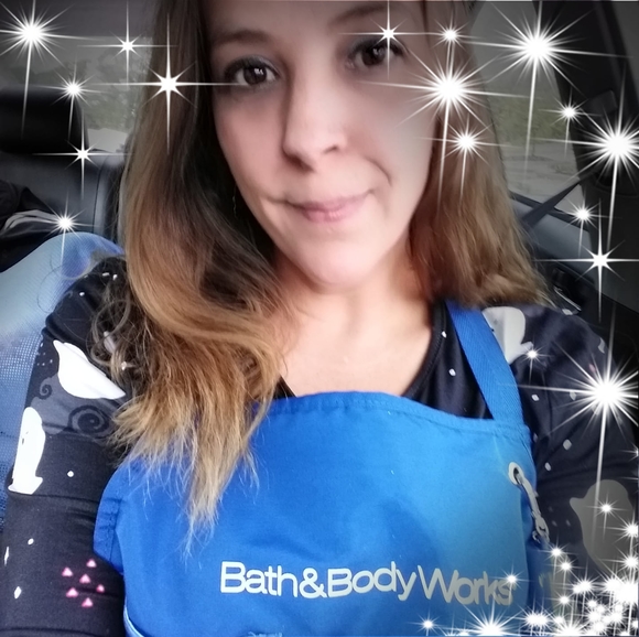 Profile Picture of Jillian Prushko (@jlztang8284) on Poshmark