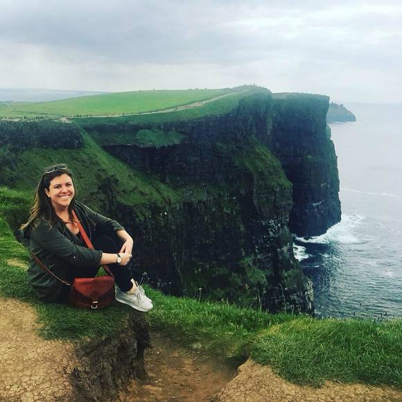 Profile Picture of Laura Olson (@lauraolson412) on Poshmark