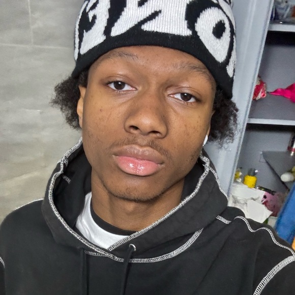 Profile Picture of Omar Harris (@omar1020charris) on Poshmark