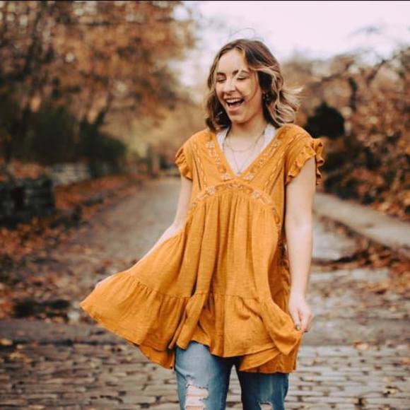 Profile Picture of Sadie Cuzzocrea (@sadiesc) on Poshmark