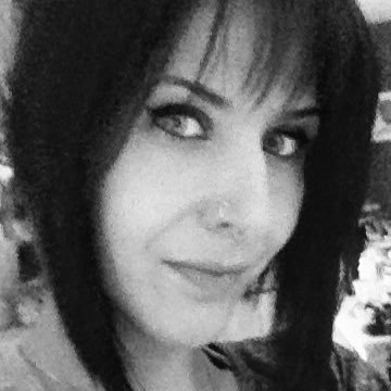 Profile Picture of Aurélie Blau (@AurelMatAlex) on Twitter