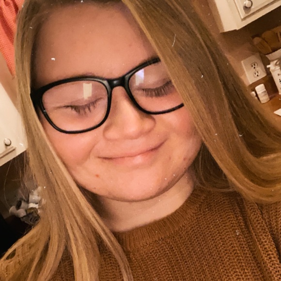 Profile Picture of Hannah Melching (@hannah_melching) on Poshmark