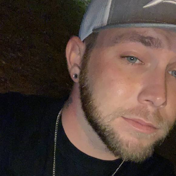 Profile Picture of Robert Rivers (@robert91) on Poshmark