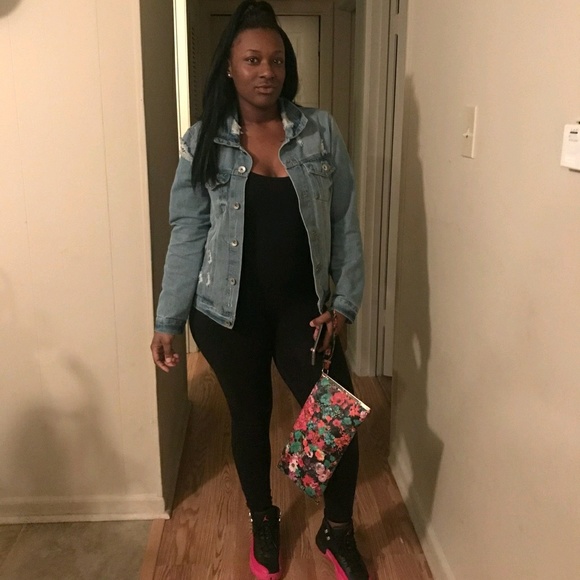Profile Picture of Vanessa Burns (@unique_2390) on Poshmark