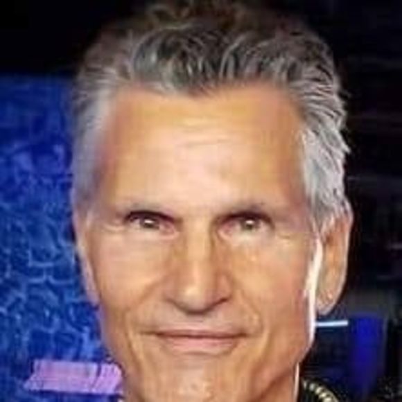 Profile Picture of Tony Spinelli (@tonyspinelli) on Poshmark