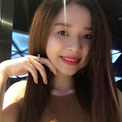 Profile Picture of Julie Lauren (@julielauren90) on Twitter