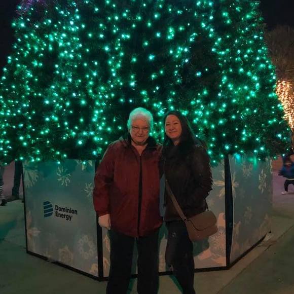 Profile Picture of Stacy Chapman (@stacychapman97) on Poshmark