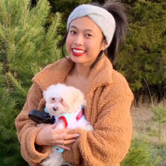 Profile Picture of Kiara Navarette (@kfnav) on Poshmark