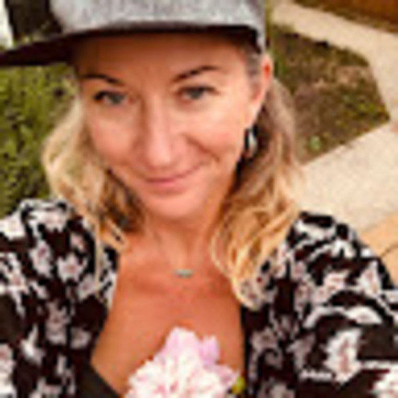 Profile Picture of Kaleigh Stobbe (@luckyladyk7) on Poshmark