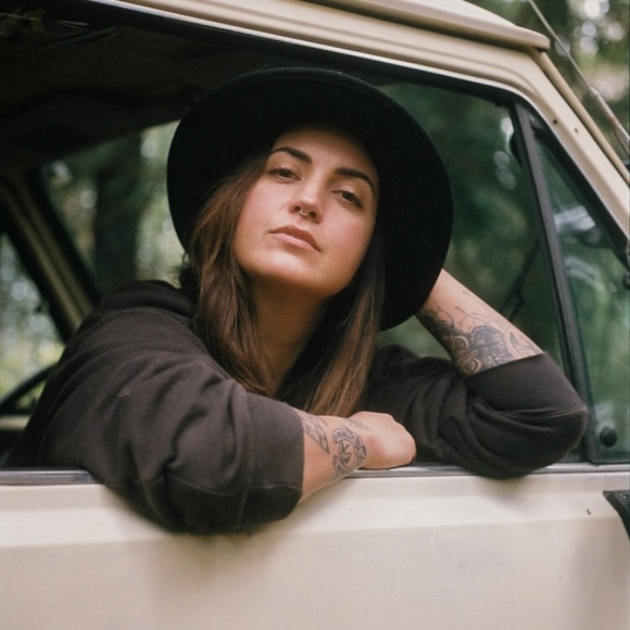 Profile Picture of Sam Streeter (@_samstreeter) on Poshmark