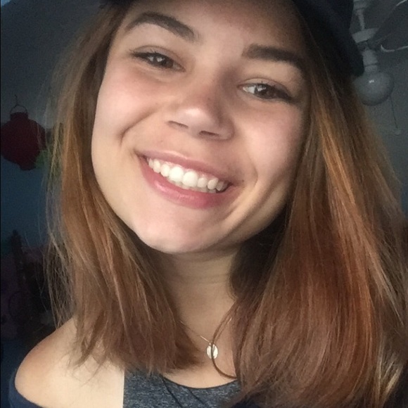 Meghann Andersson - Poshmark Profile Picture of Meghann Andersson (@andyyy101) on Poshmark