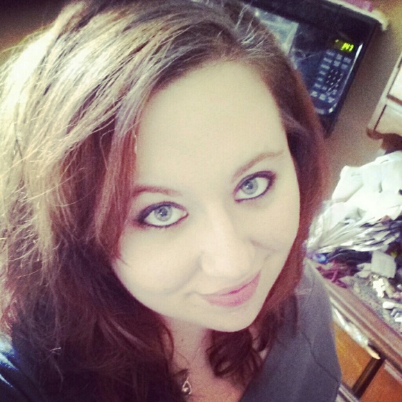 Profile Picture of Samantha Sharp (@firechic88) on Poshmark