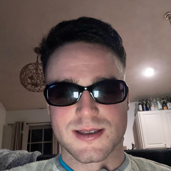 Profile Picture of Jeremy Munroe (@jeremymunroe) on Poshmark