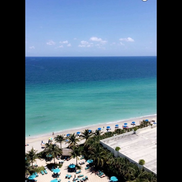 Profile Picture of Kacie Hulik (@kacieehulik) on Poshmark