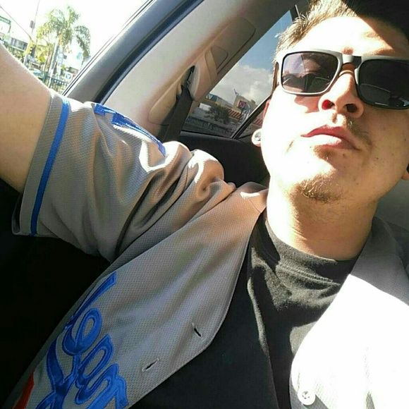 Profile Picture of Chris Payes (@cpayes21) on Poshmark