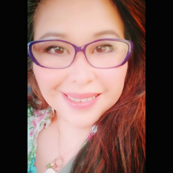 Profile Picture of Claudine Cox (@cjcox1969) on Poshmark