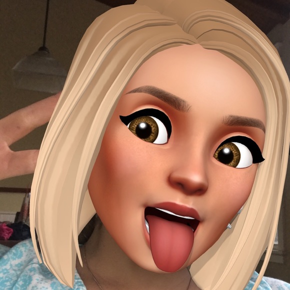 Profile Picture of Maria Doronicheva (@tealcloud) on Poshmark