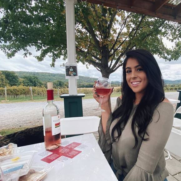 Profile Picture of Bianca Dominguez (@forteondas) on Poshmark