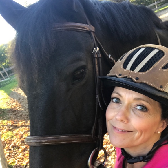 Profile Picture of Kim Hibbard (@blackcarr) on Poshmark