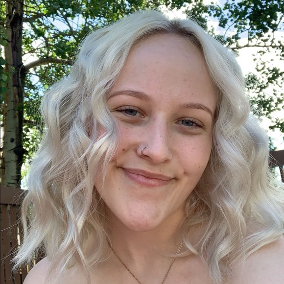 Profile Picture of Piper Allen (@piper_a4) on Poshmark