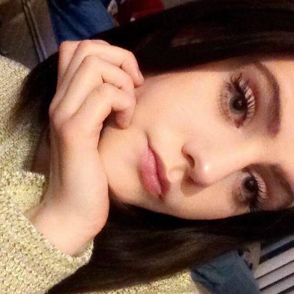 Profile Picture of Brianna Carver (@brianna3981) on Poshmark