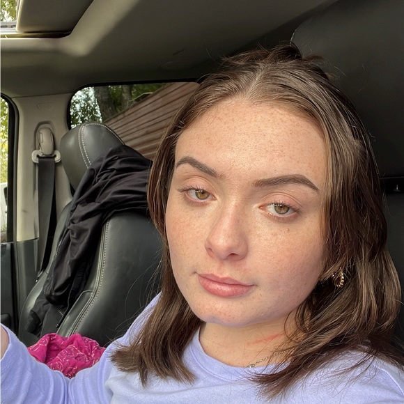 Profile Picture of Karlie Boubel (@karlieboubel1) on Poshmark