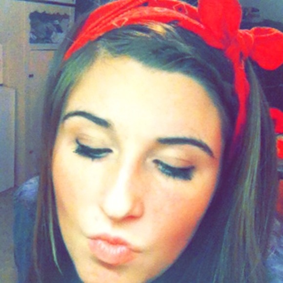 Profile Picture of Brendalynn Daughtry (@brenn_bballin) on Poshmark
