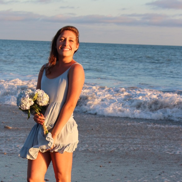 Profile Picture of Francesca Horvath (@horvathfe) on Poshmark