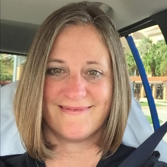 Profile Picture of Anne Dimurro (@dimurro2) on Poshmark