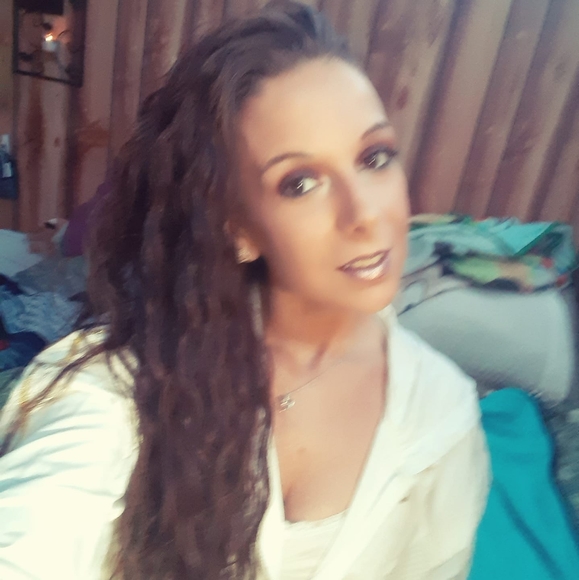 Profile Picture of Chantel Appell (@appellbaby90) on Poshmark