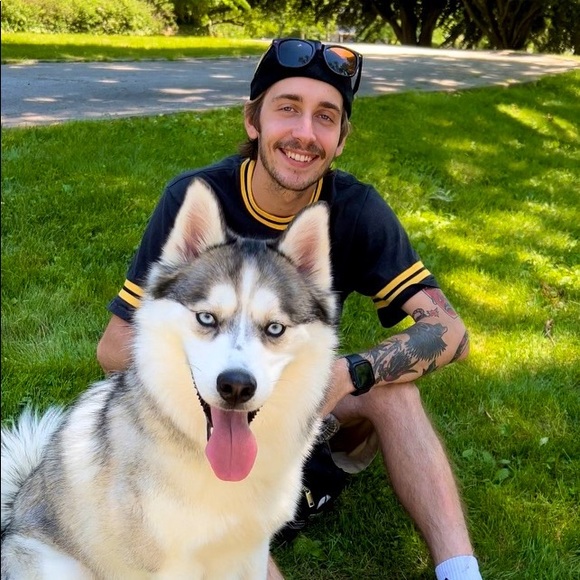 Profile Picture of Michael Staubs (@mstubs14) on Poshmark