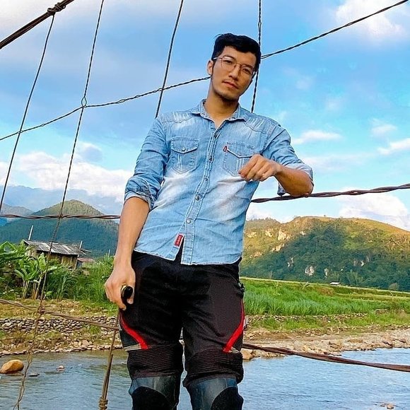 Profile Picture of Lê Thành (@kratosthanh) on Poshmark