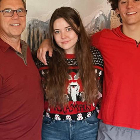 Profile Picture of Nikki Finninger (@nikkifinn) on Poshmark